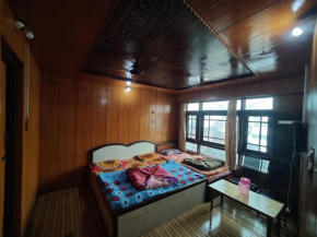 Hotel Sharjah Kashmir